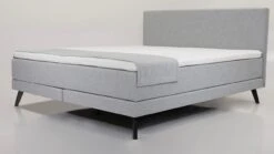 Boxspring Viggo Promo Vlak Met Gestoffeerd Matras -Bedden Verkoopwinkel Boxspring Viggo Promo vlak met gestoffeerd matras oakland grijs 2